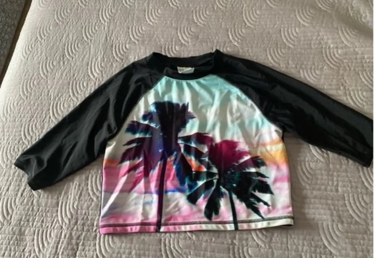 H&M Sun Protector Wet Top - Image 2