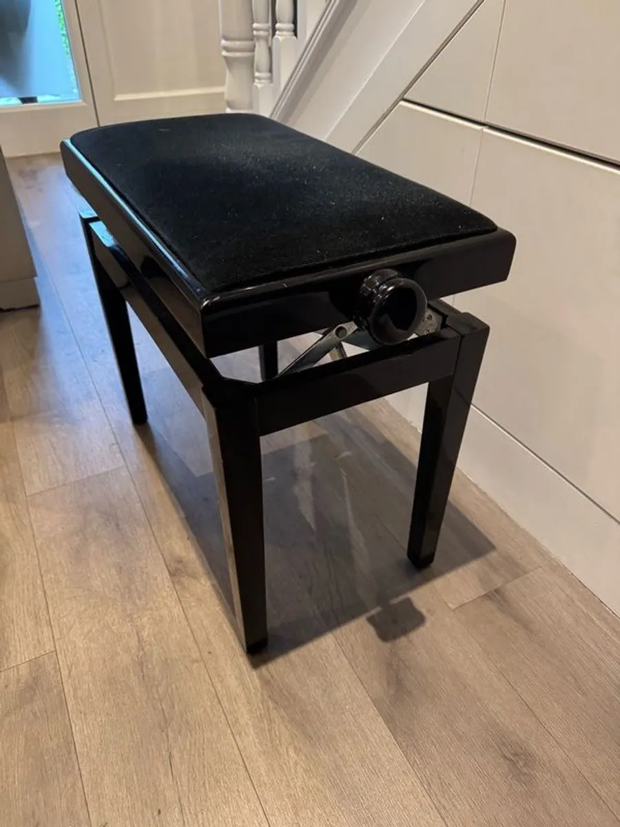Piano stool going cheap! - Image 1