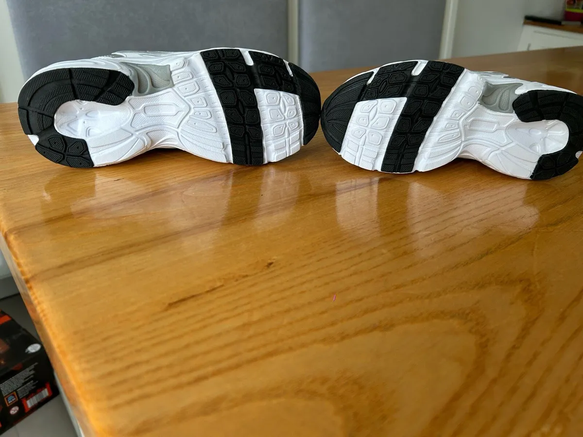 New Balance kids runners - Image 3