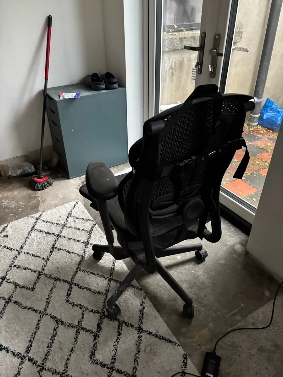 Ergonomic chair - Image 2