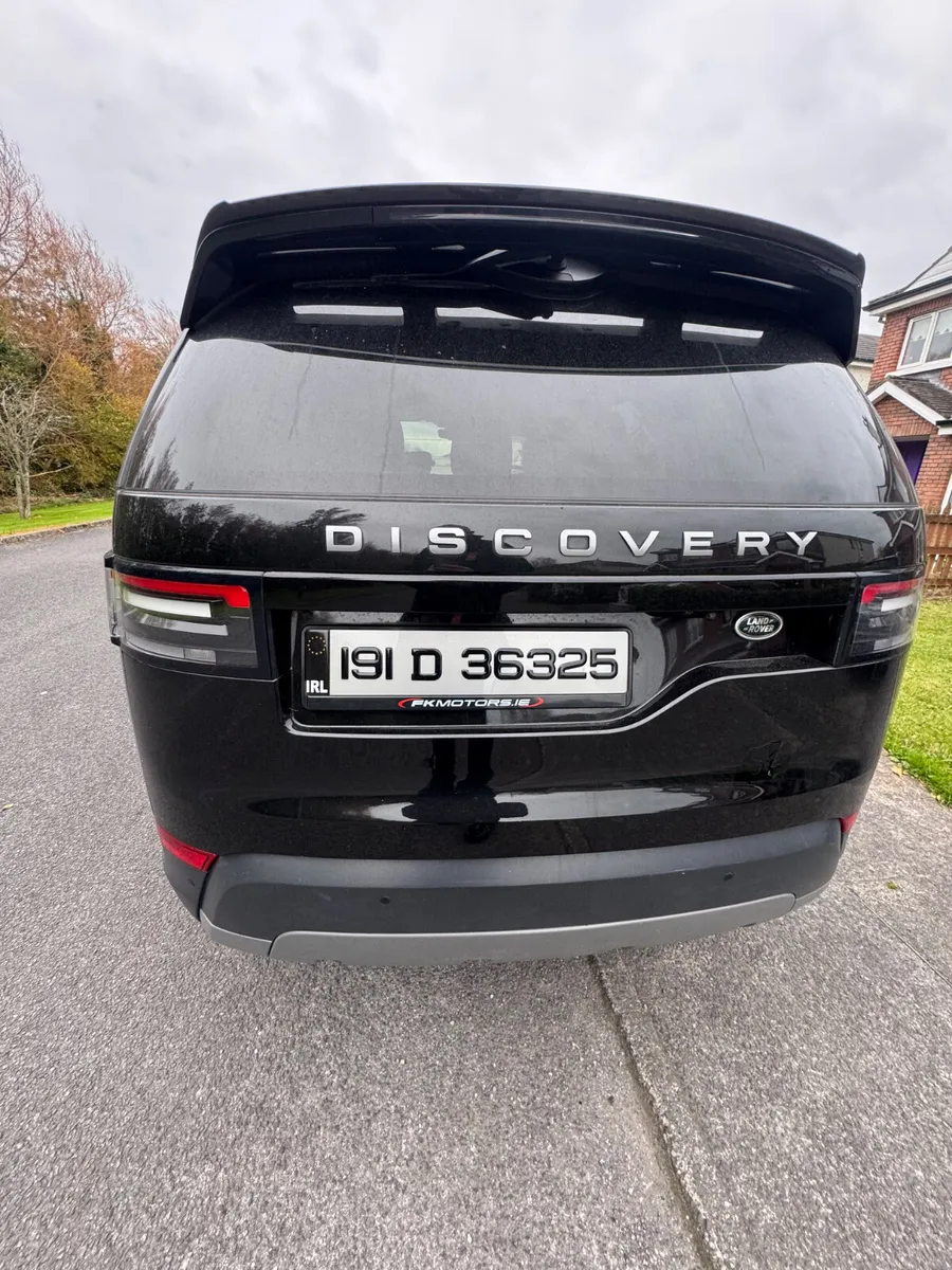 Land Rover Discovery 2019 7 seater - Image 2