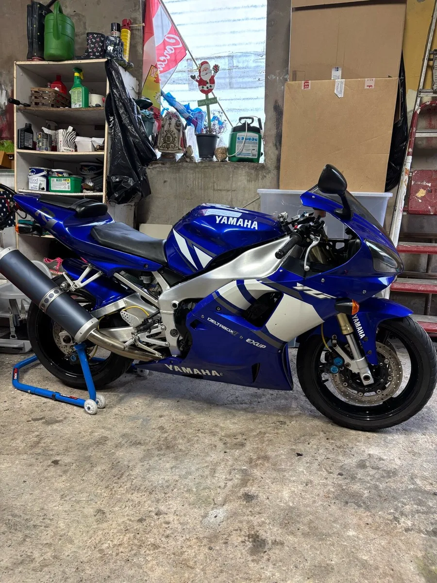 Yamaha R1 2002 - Image 1
