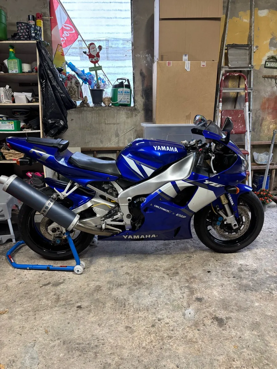 Yamaha R1 2002 - Image 2