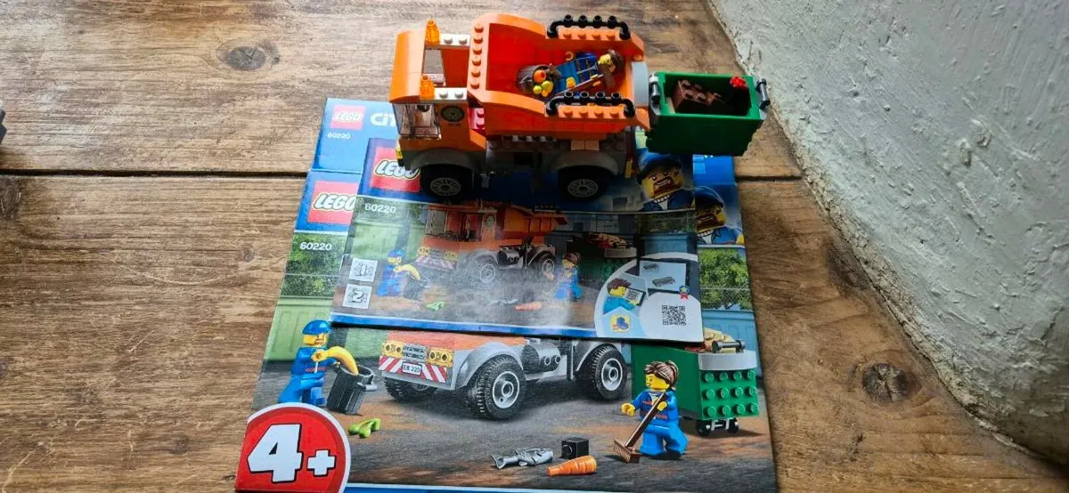Lego Bin Lorry Set - Image 1
