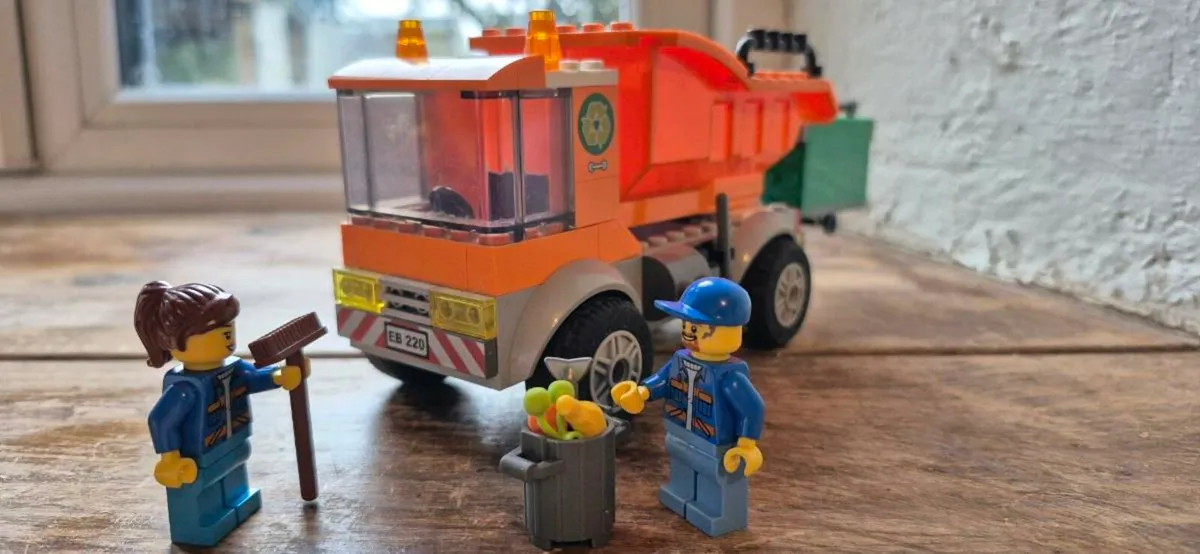 Lego Bin Lorry Set - Image 2