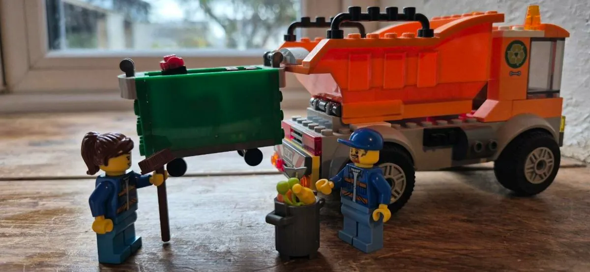Lego Bin Lorry Set - Image 3
