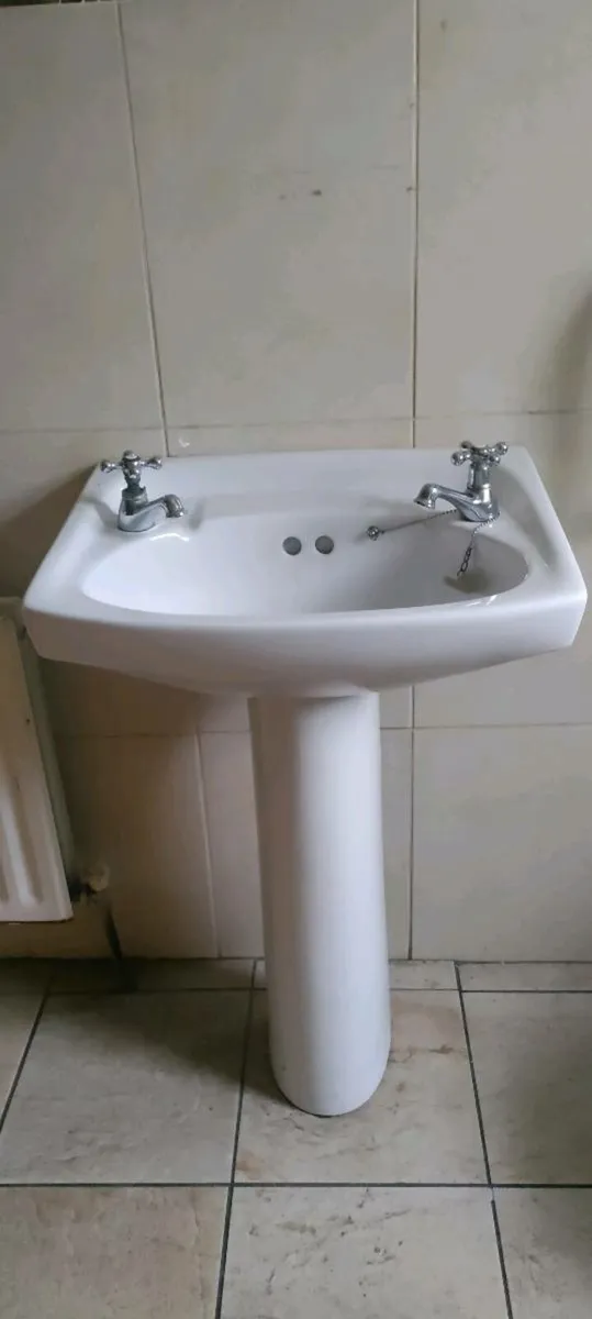 Hand sink and toilet - Image 2