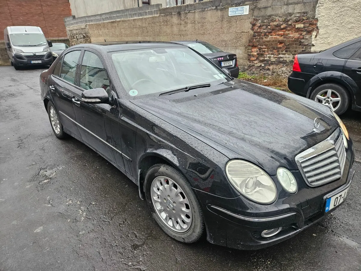 Mercedes-Benz E-Class 2007 - Image 1