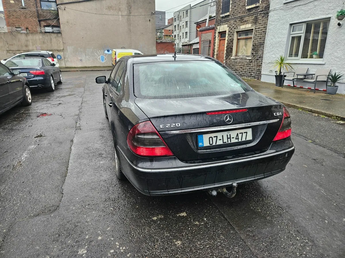 Mercedes-Benz E-Class 2007 - Image 3