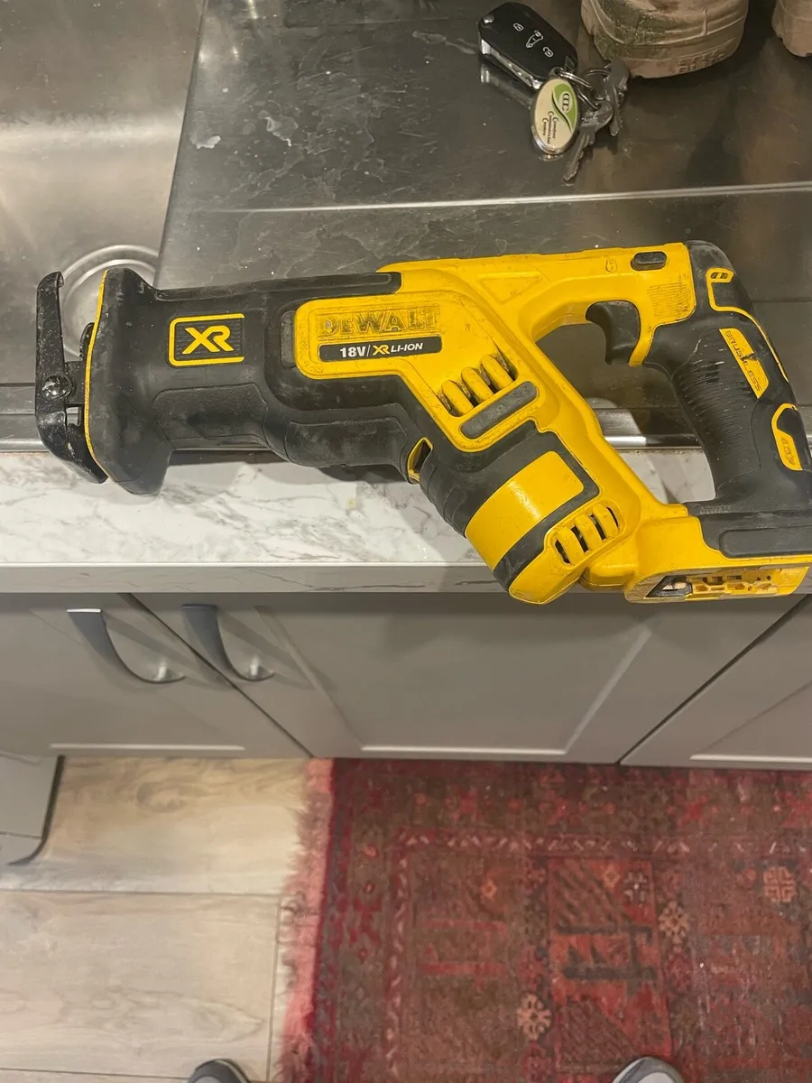 Dewalt reciprocating saw - Image 1