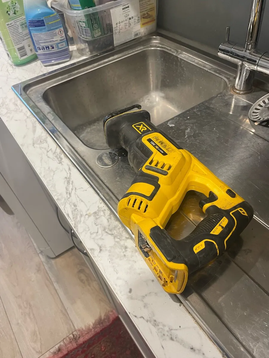 Dewalt reciprocating saw - Image 2