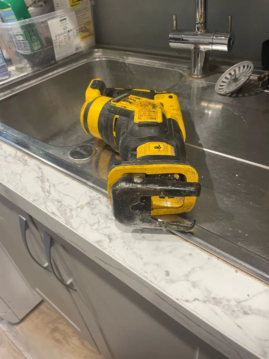 Dewalt reciprocating saw - Image 3