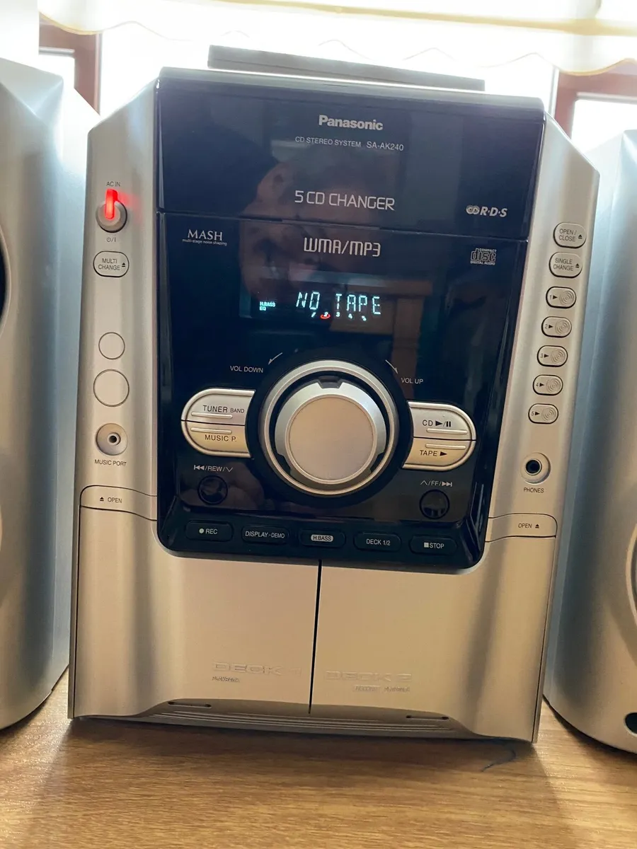 Hi fi and xbox 360 and a tv - Image 3