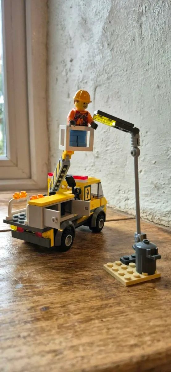 Lego Lighting Repair Lorry Set - Image 4