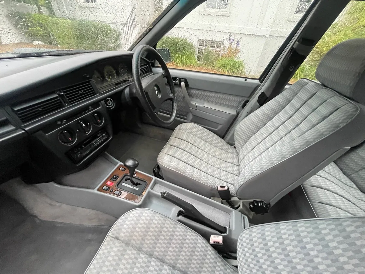 Mercedes 190D 2.5L Diesel - Image 3