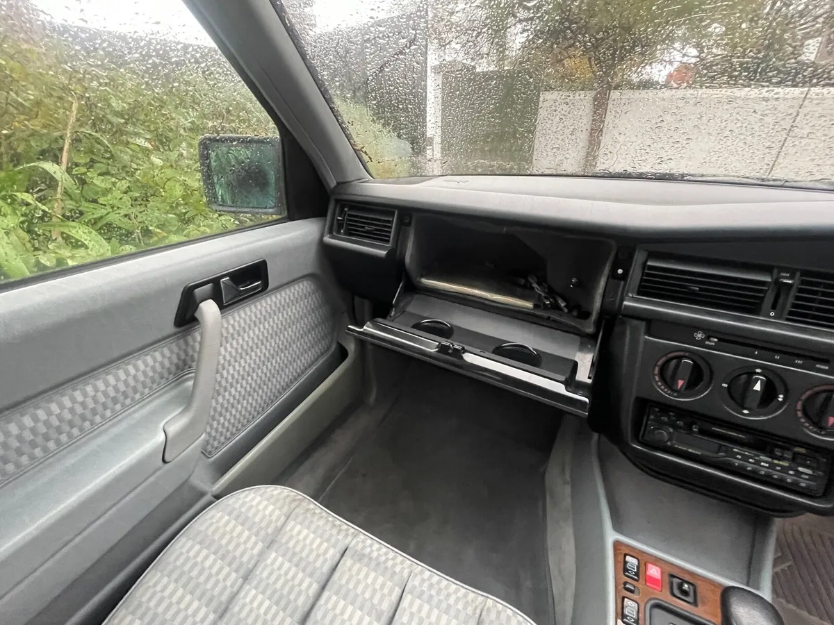 Mercedes 190D 2.5L Diesel - Image 4