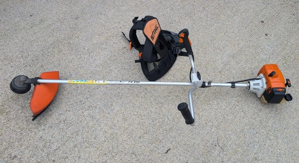 Stihl FS250 Brushcutter - Image 1
