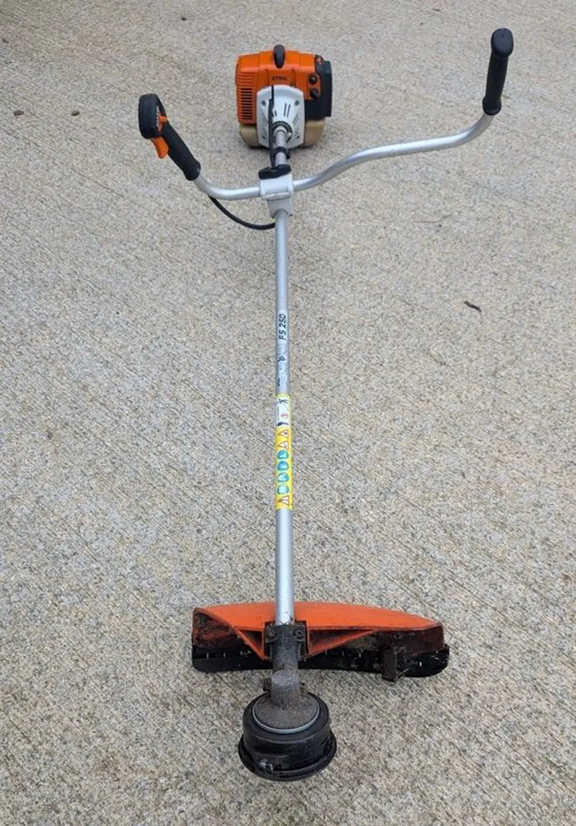 Stihl FS250 Brushcutter - Image 2