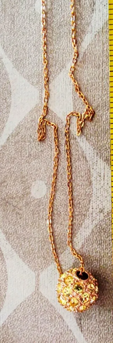 Goldtone pendant - Image 1