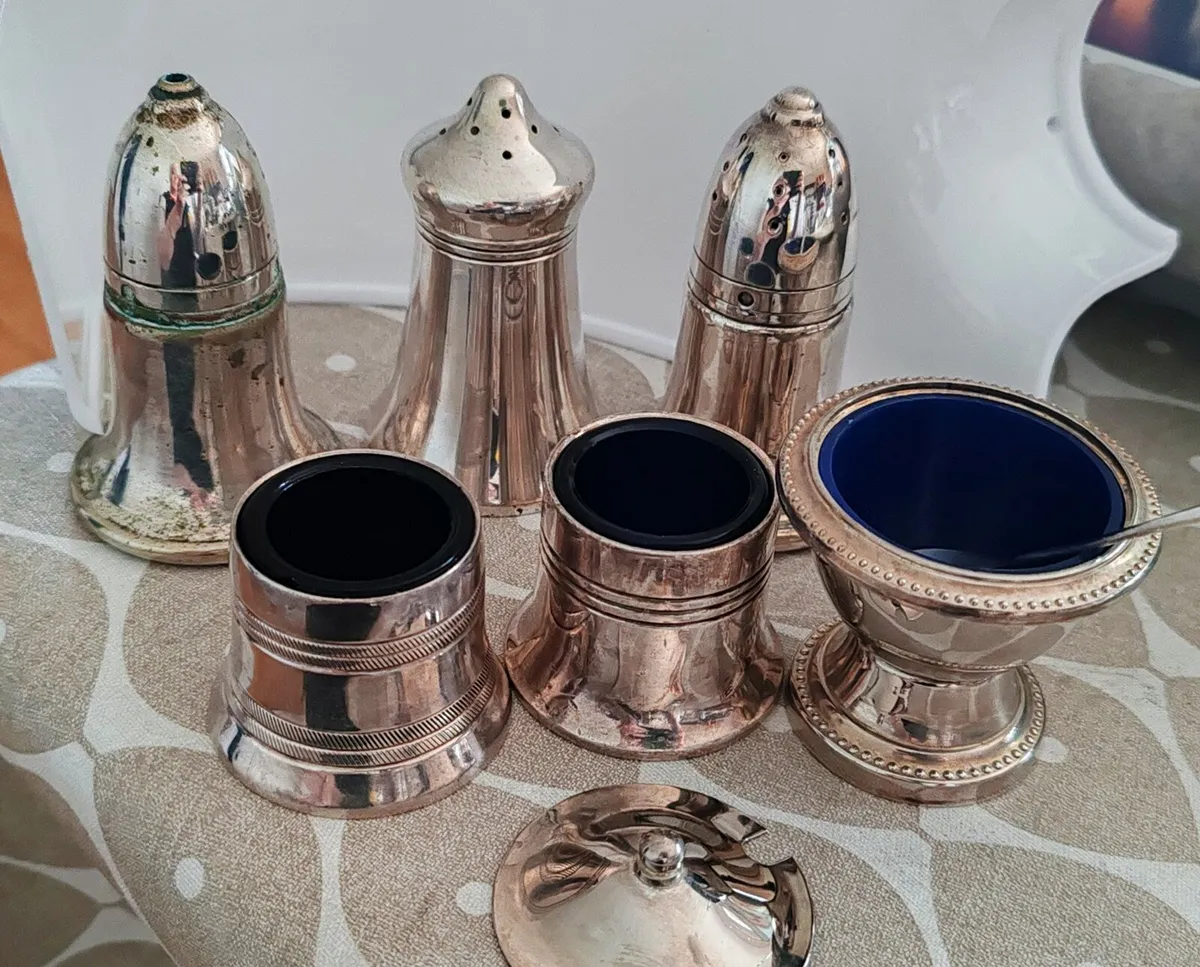 6 vintage salt, pepper and mustard pots - Image 1