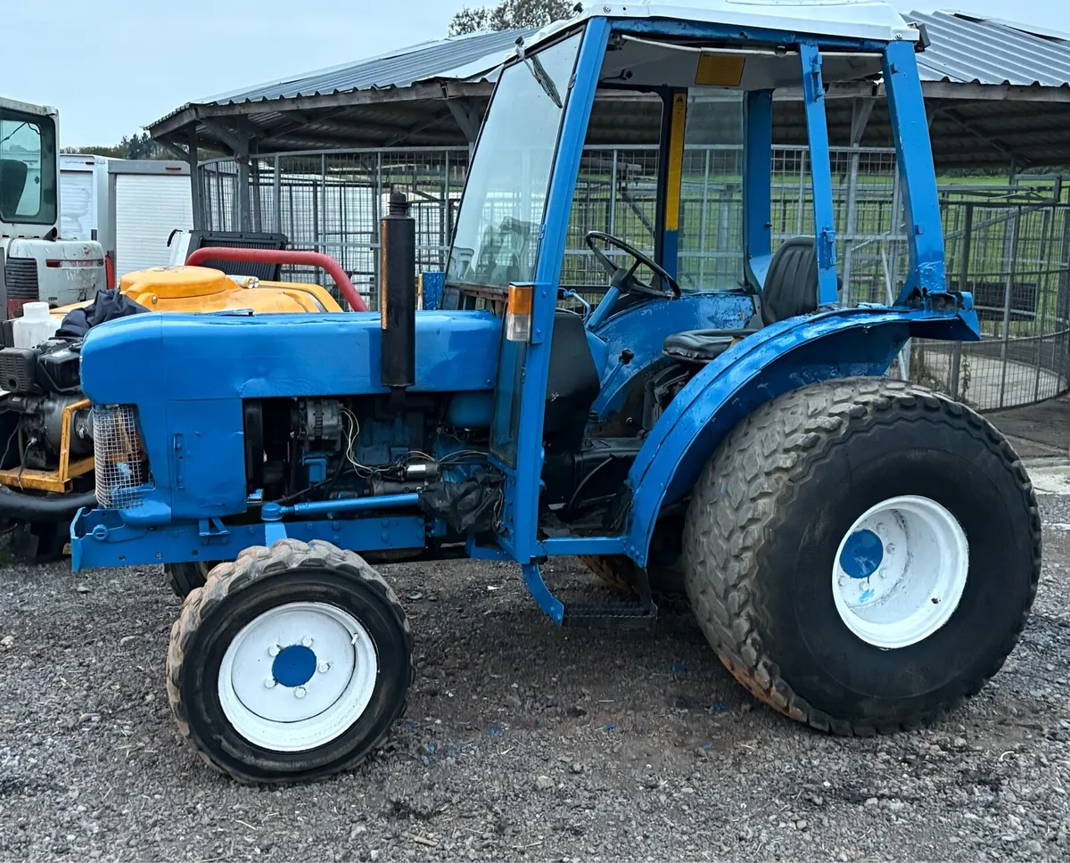 New Holland 1910 Compact  Tractor 4x4 - Image 2