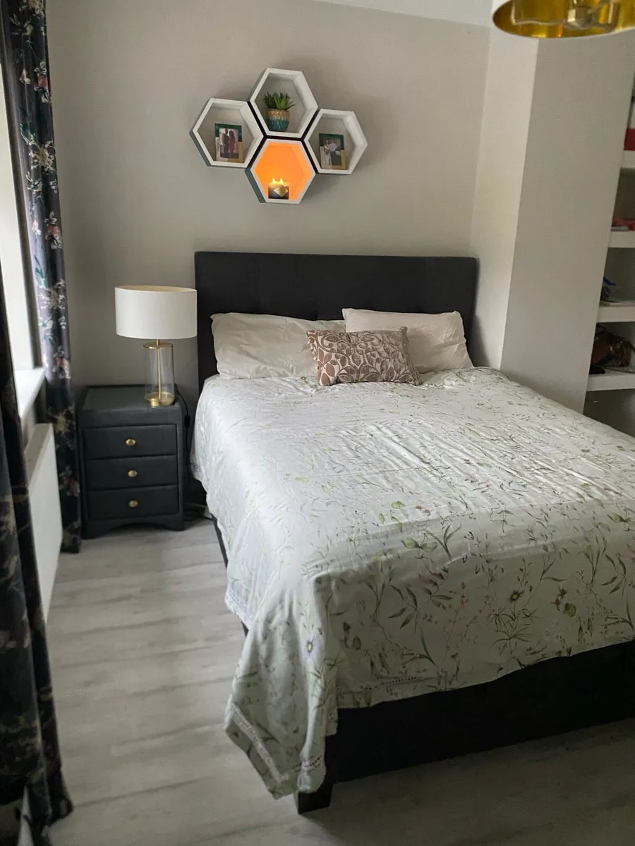 Ottoman 5ft bed with bedside locker - Image 1