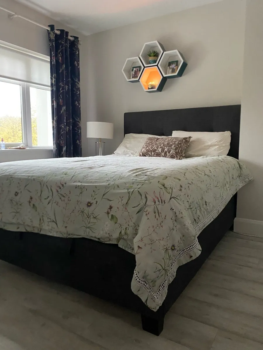 Ottoman 5ft bed with bedside locker - Image 2