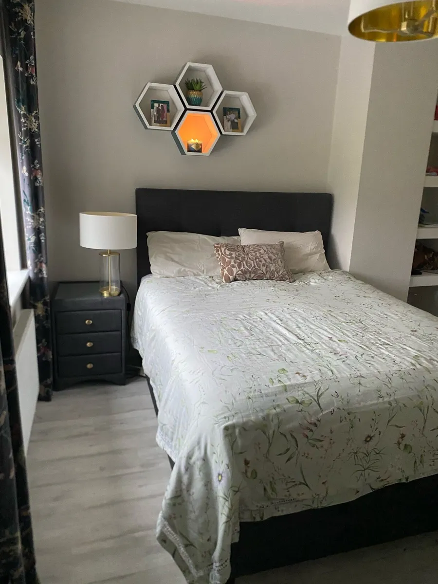 Ottoman 5ft bed with bedside locker - Image 3
