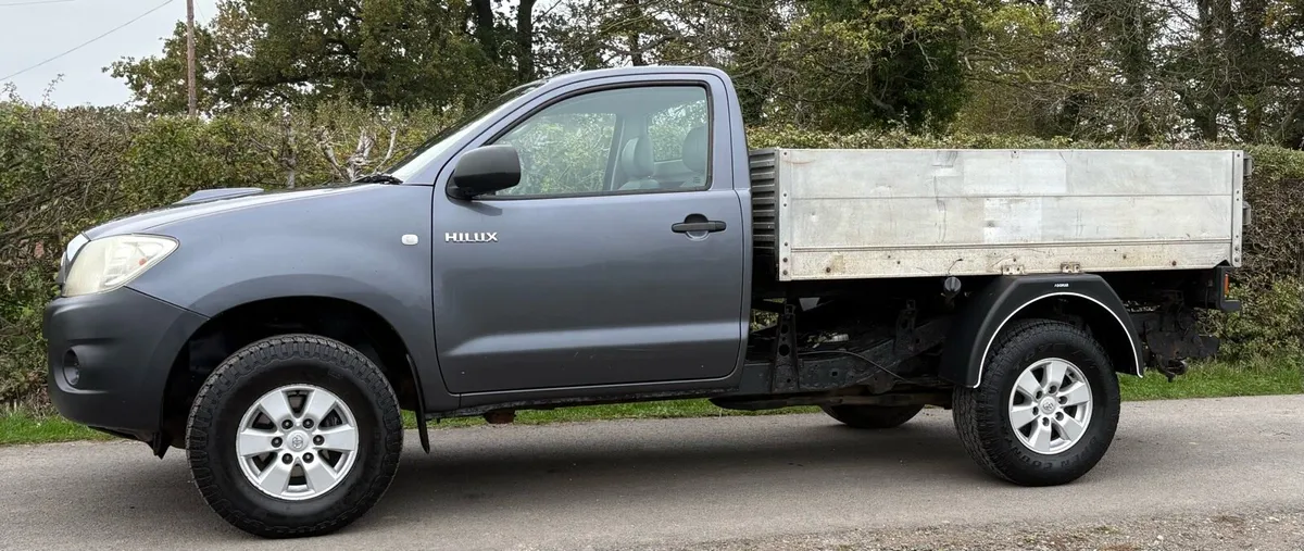 Toyota Hilux 2011 . 4x4 - Image 3