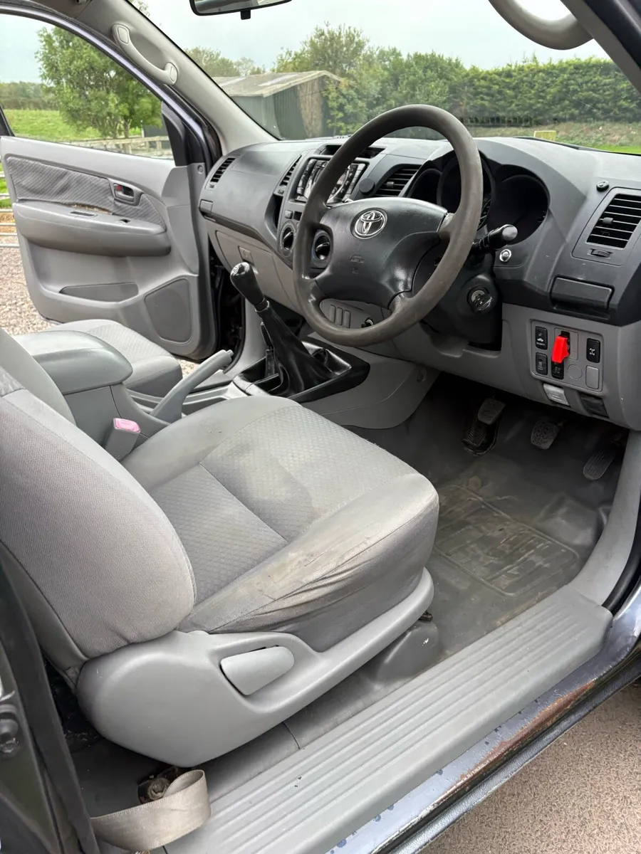Toyota Hilux 2011 . 4x4 - Image 4