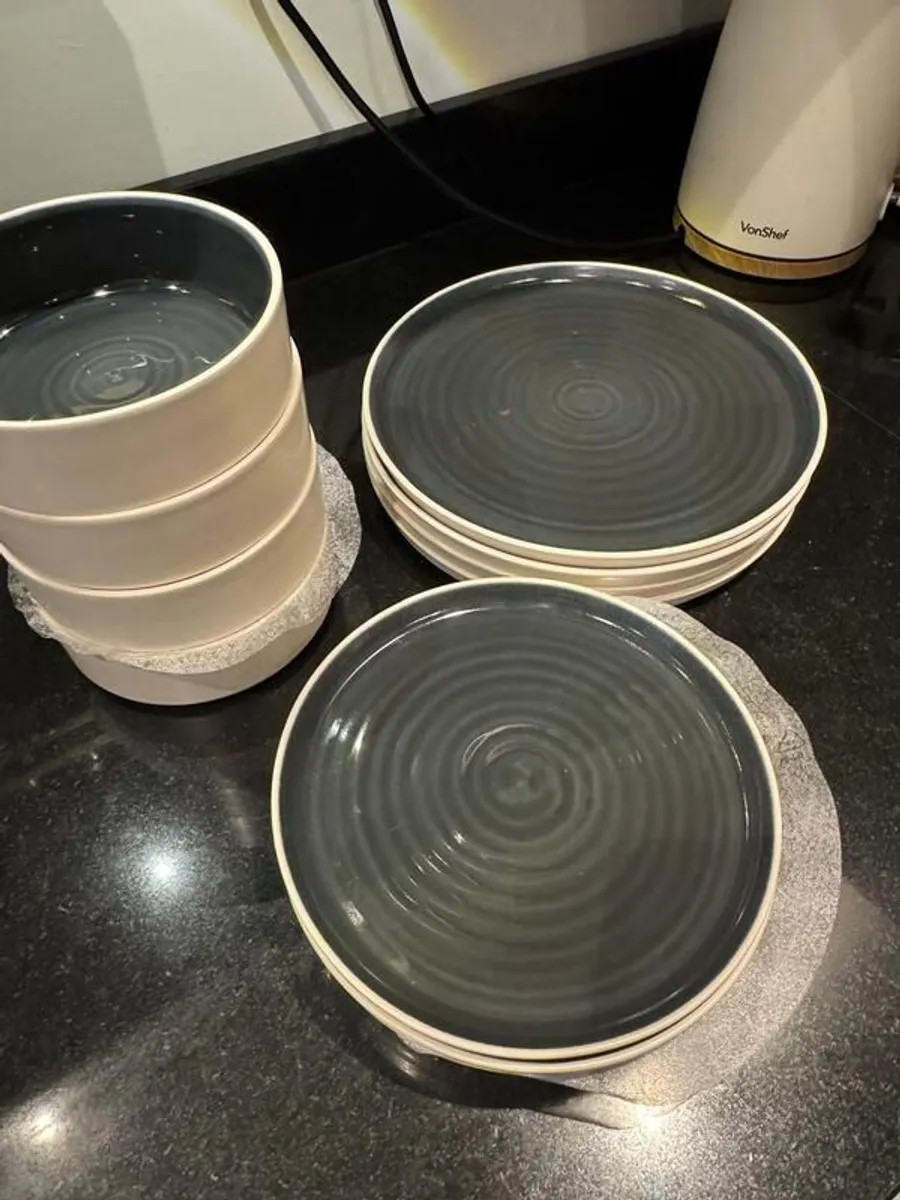 Dish set - Image 1