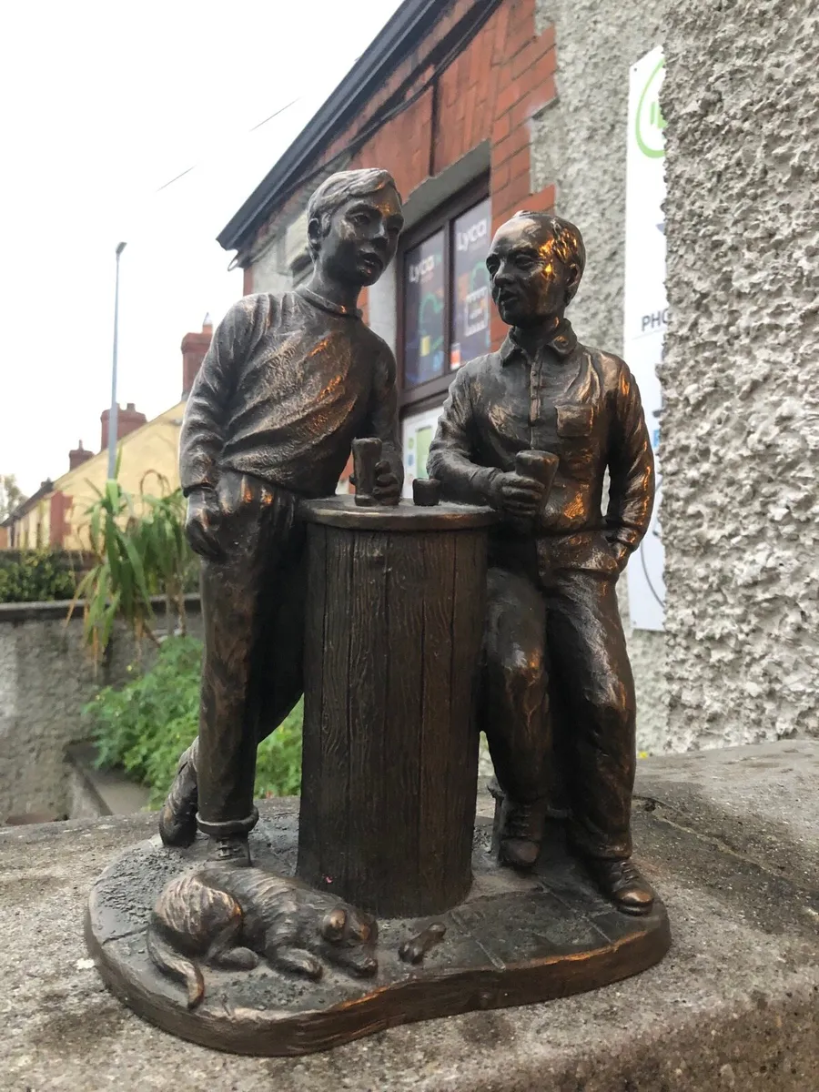Bronze Sculpture “Having a Pint” Vintage Irish Max - Image 2