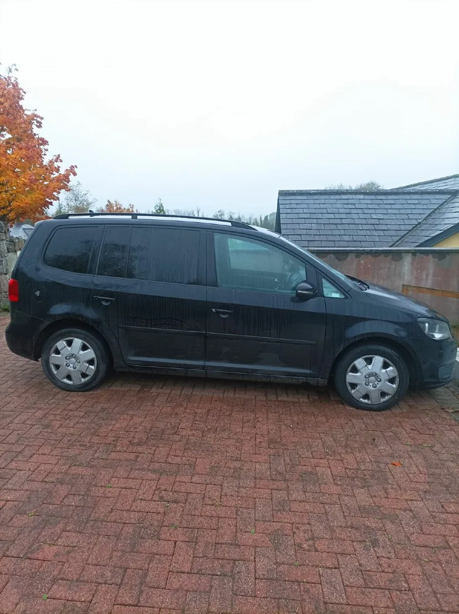 Volkswagen Touran 2013 - Image 2