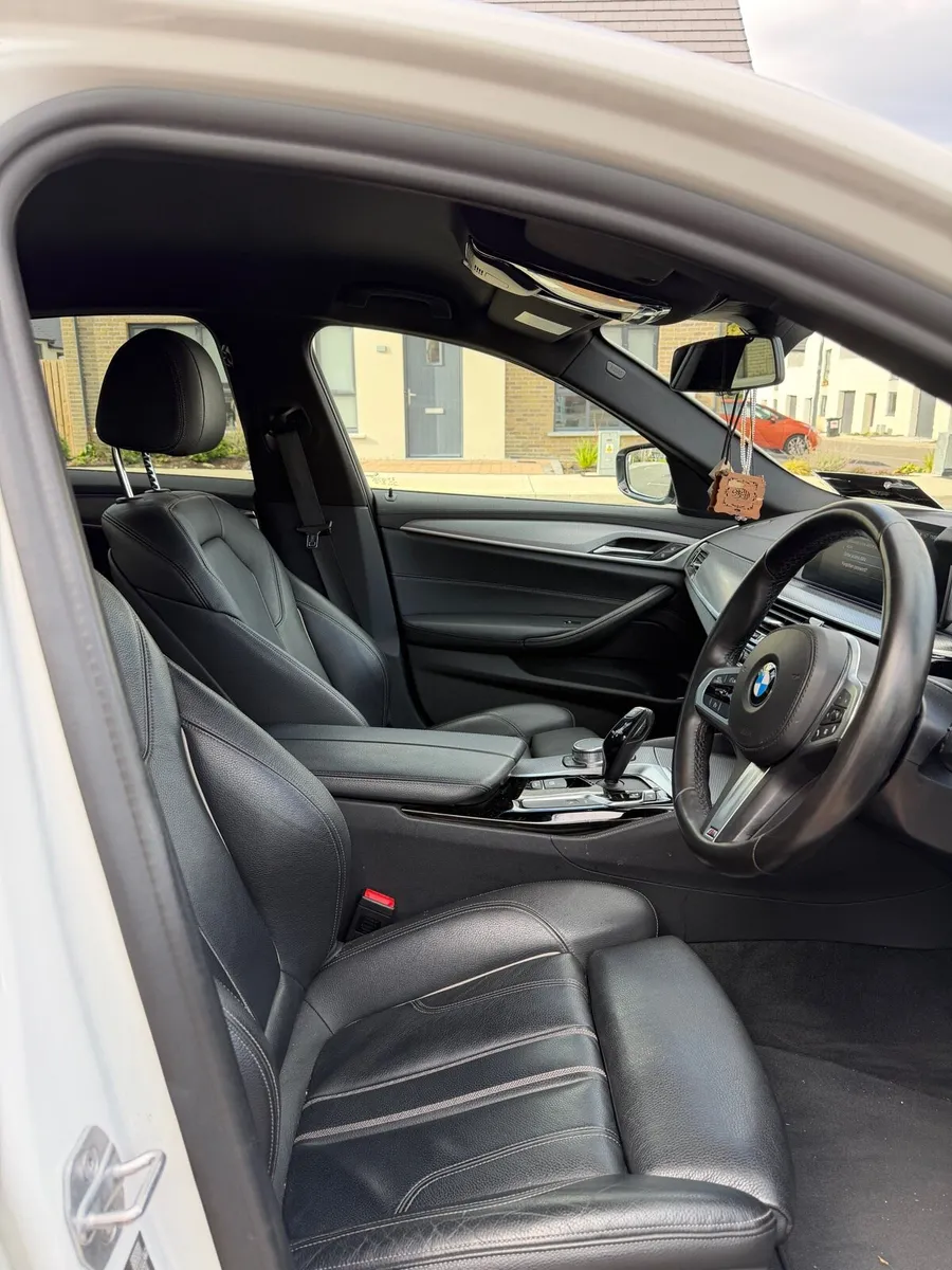 BMW 2020 530e - Image 4