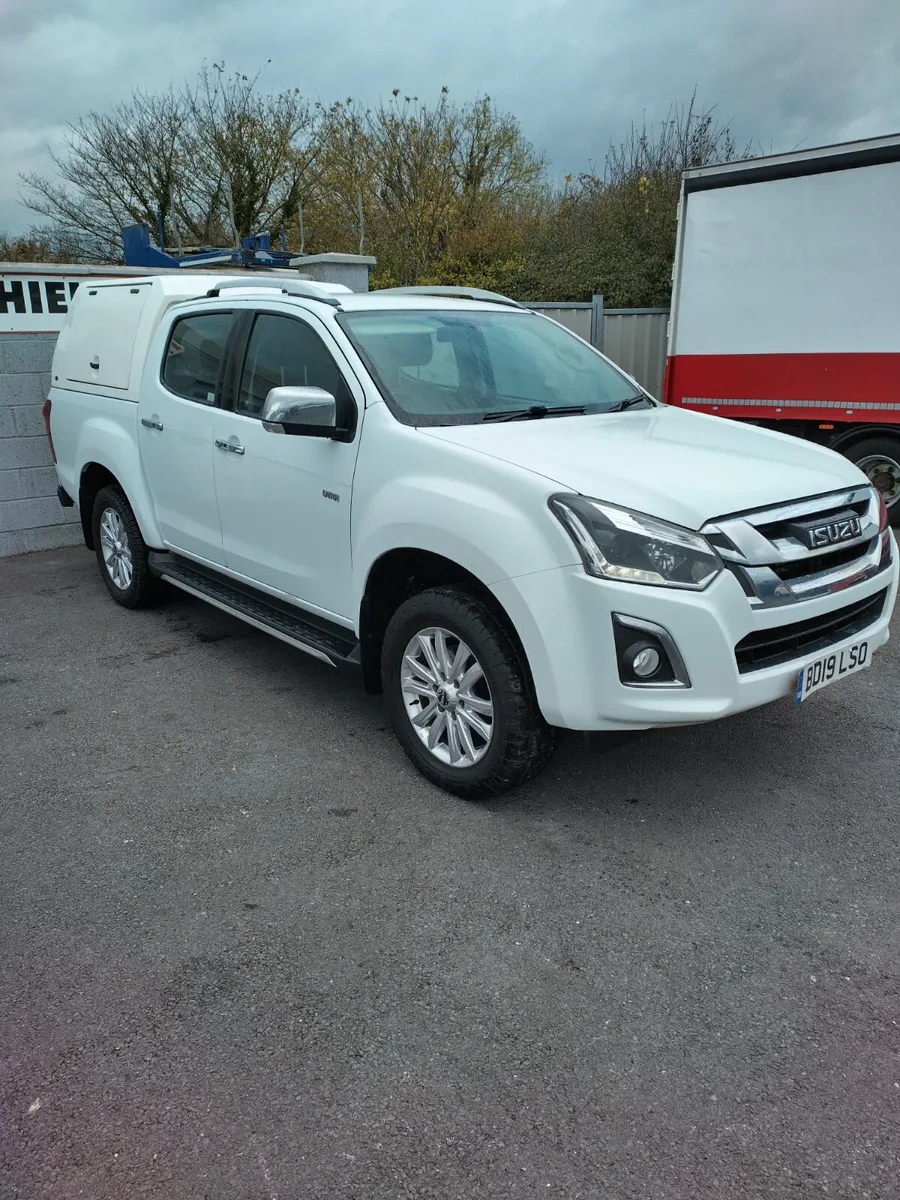 D MAX CREW CAB PICK UP 2019 - Image 3