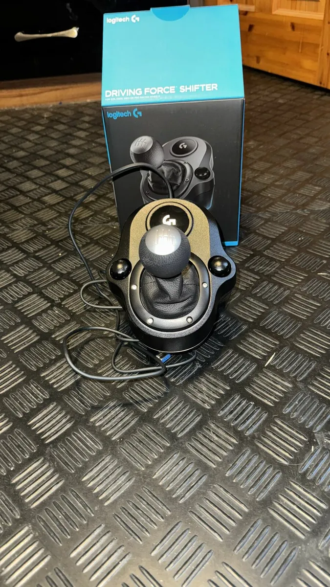Logitech G920 XBox / PC Wheel, Shifter and Pedals - Image 3