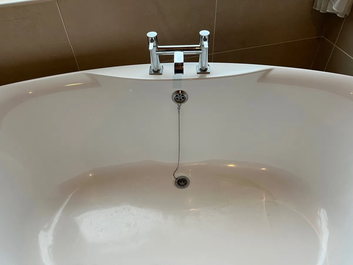 Free standing Bath including taps - Image 3