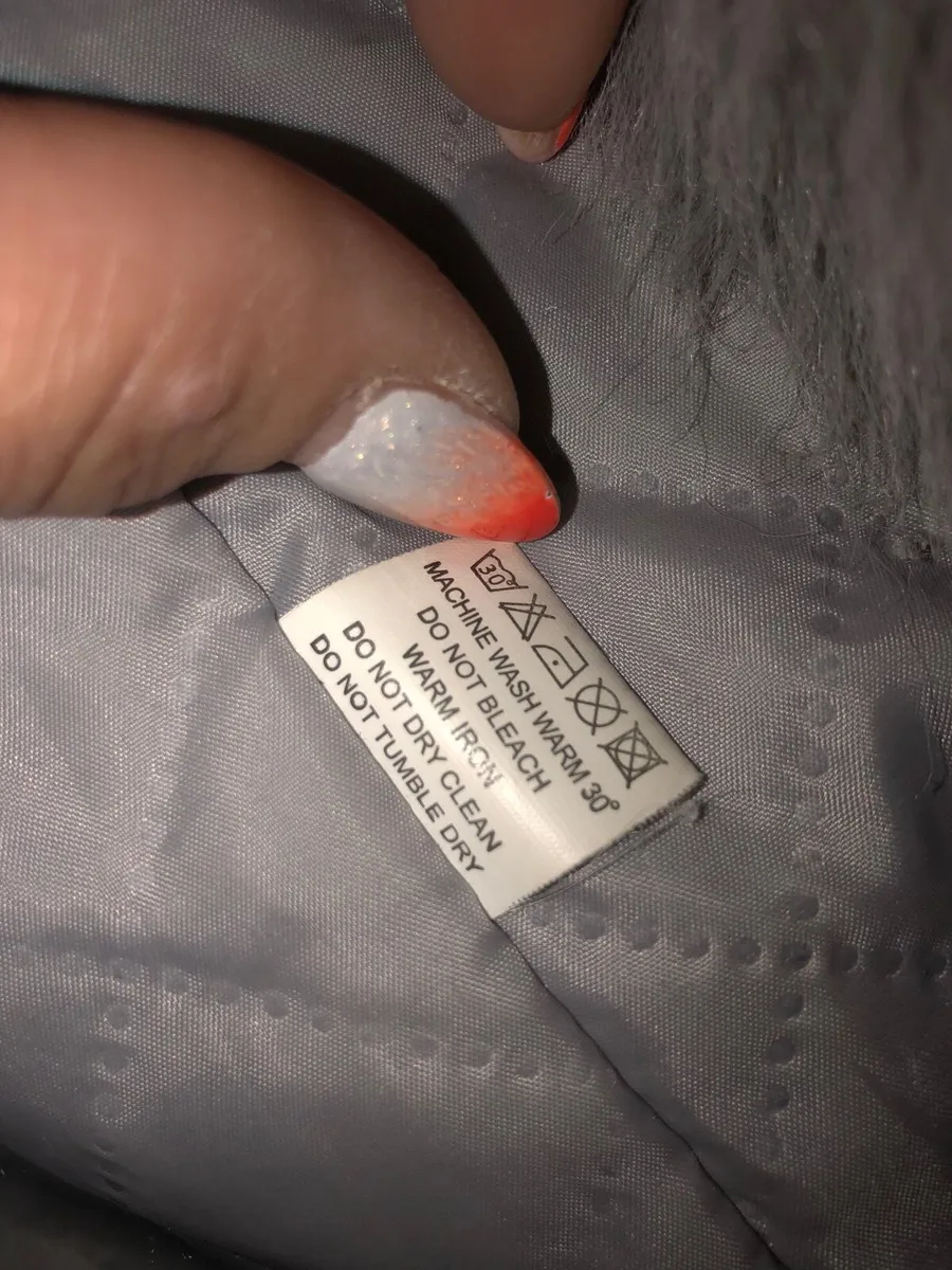 Ladies fur coat size 10 €25 - Image 3