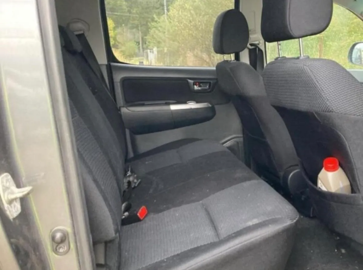 Toyota Hilux Icon 2016 . 79000 miles . - Image 4