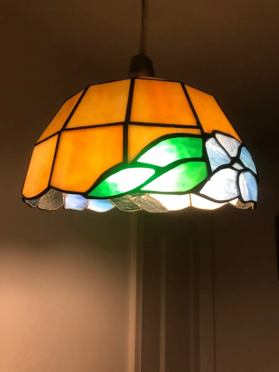 Tiffany StainGlass Lamp shades x 2 - Image 2