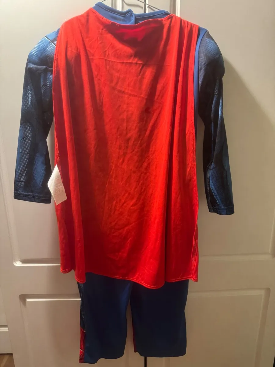 Superman Costume aged 6-8 - Image 2
