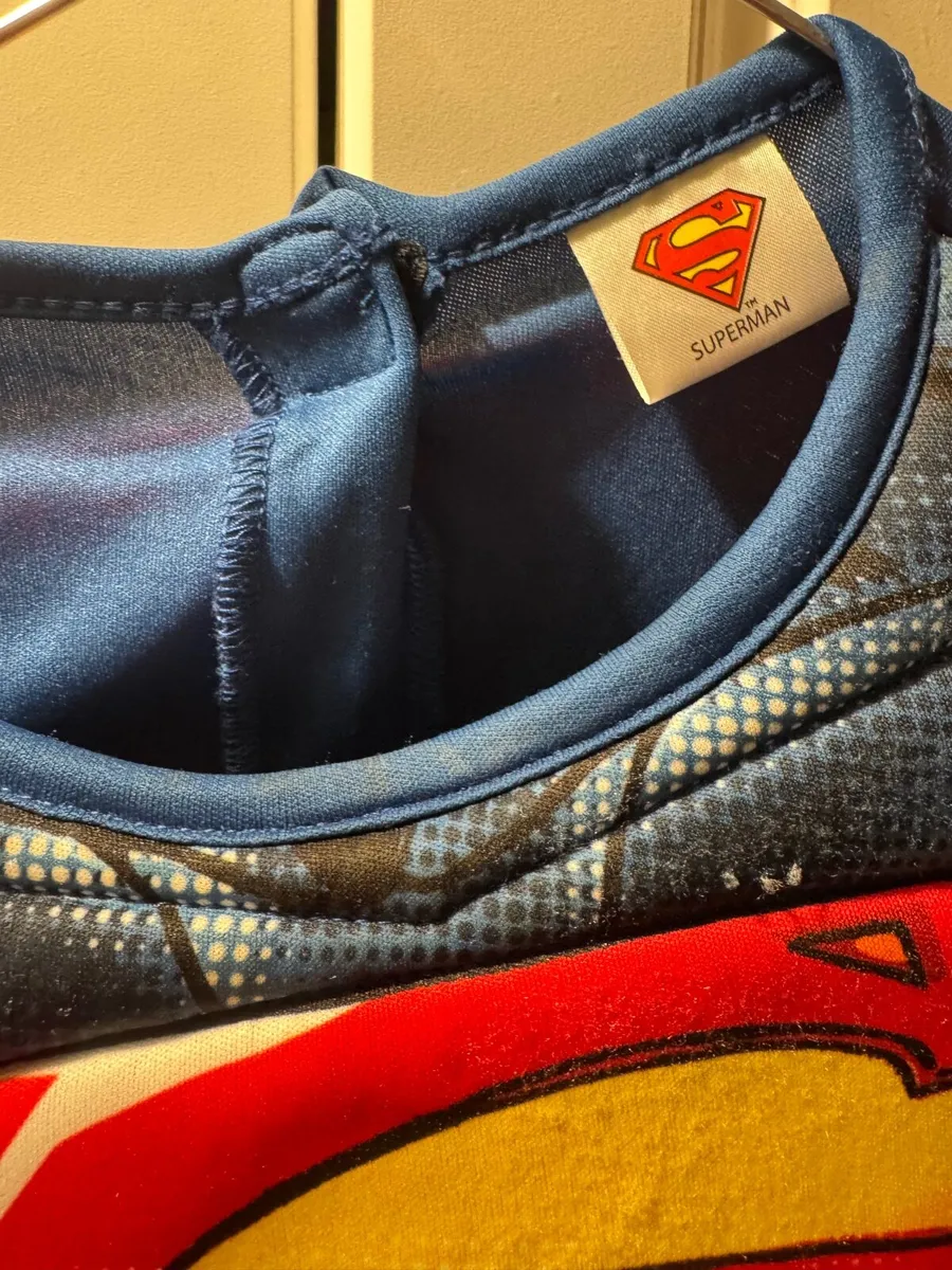 Superman Costume aged 6-8 - Image 3