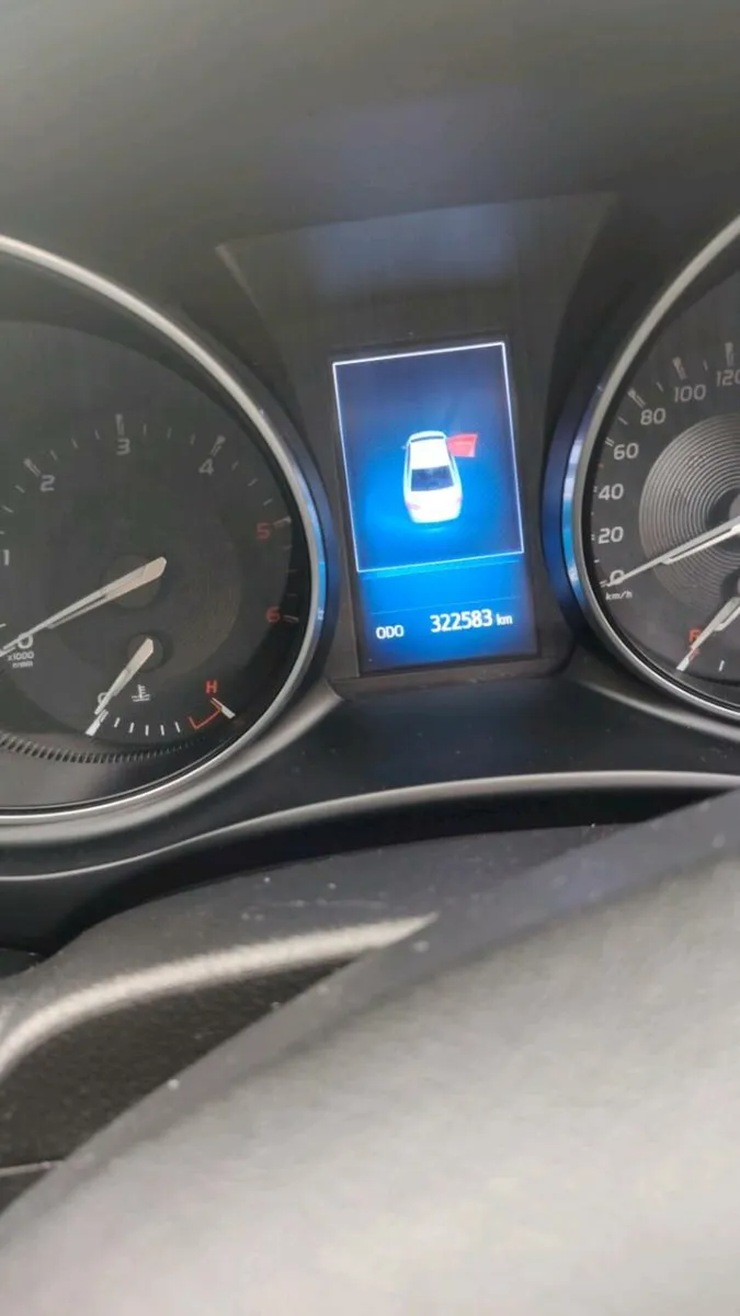 Toyota Avensis 2016 - Image 2