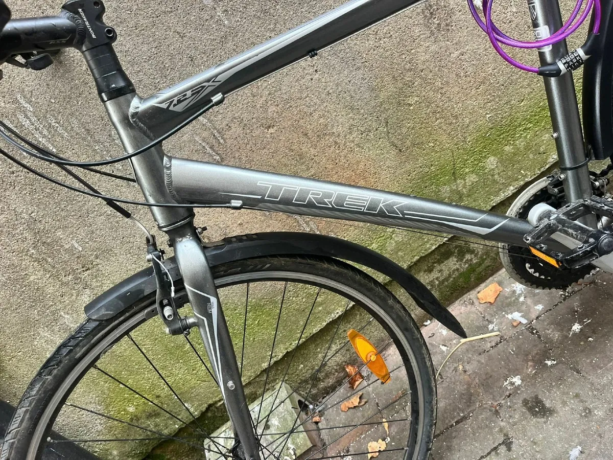 Trek FX 7.1 hybrid Bike - Image 3