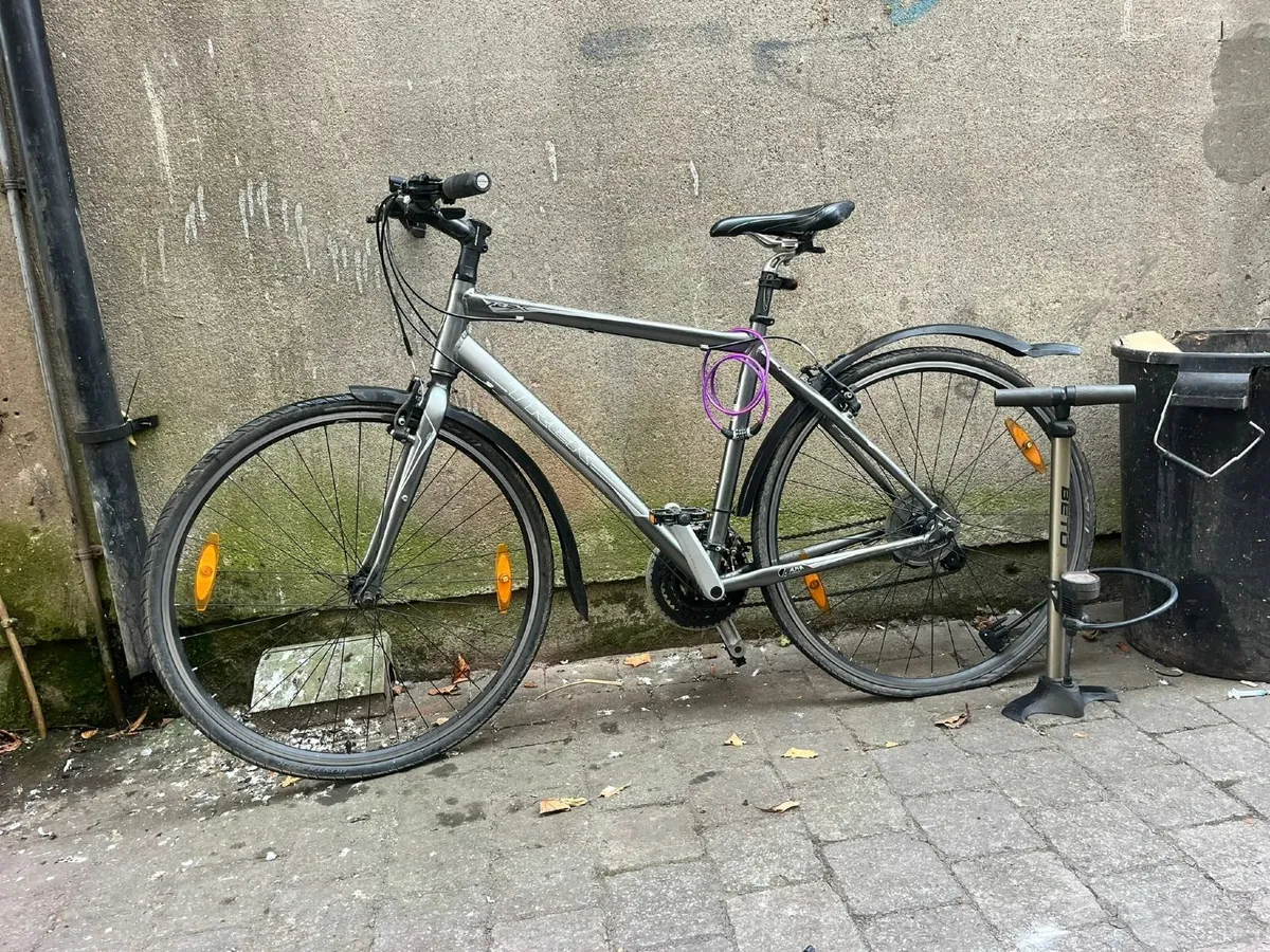 Trek FX 7.1 hybrid Bike - Image 4
