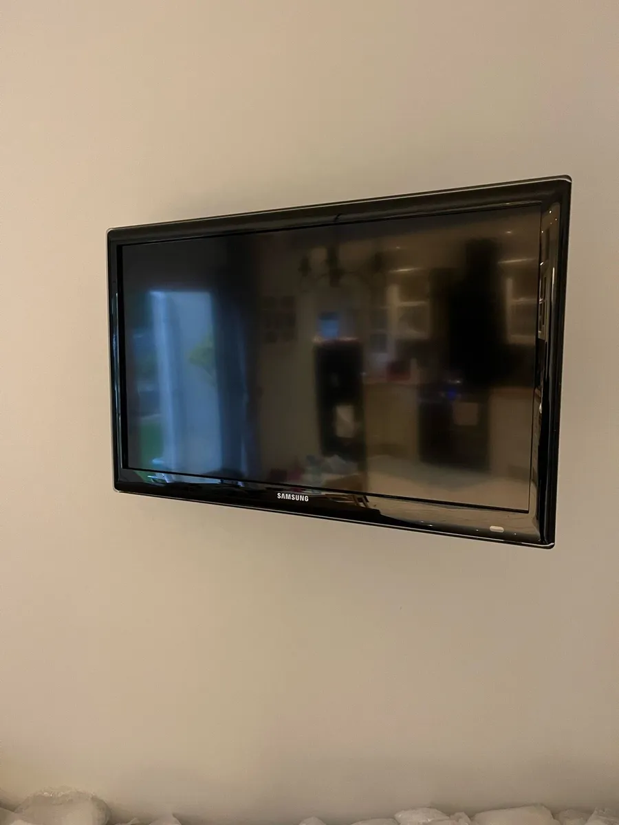 Samsung 26” smart TV - Image 2