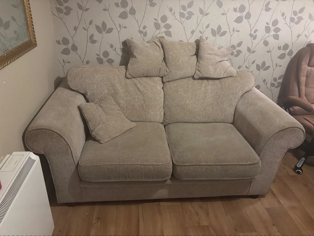 Couch For FREE - Image 1
