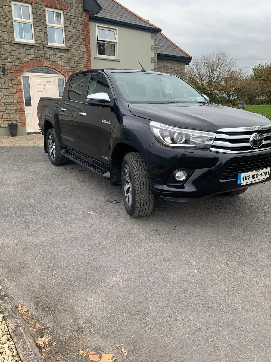 Toyota Hilux Invincible 2.4 D-4D 4X4 2018 - Image 2
