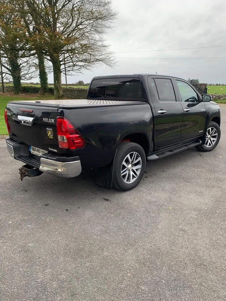 Toyota Hilux Invincible 2.4 D-4D 4X4 2018 - Image 3