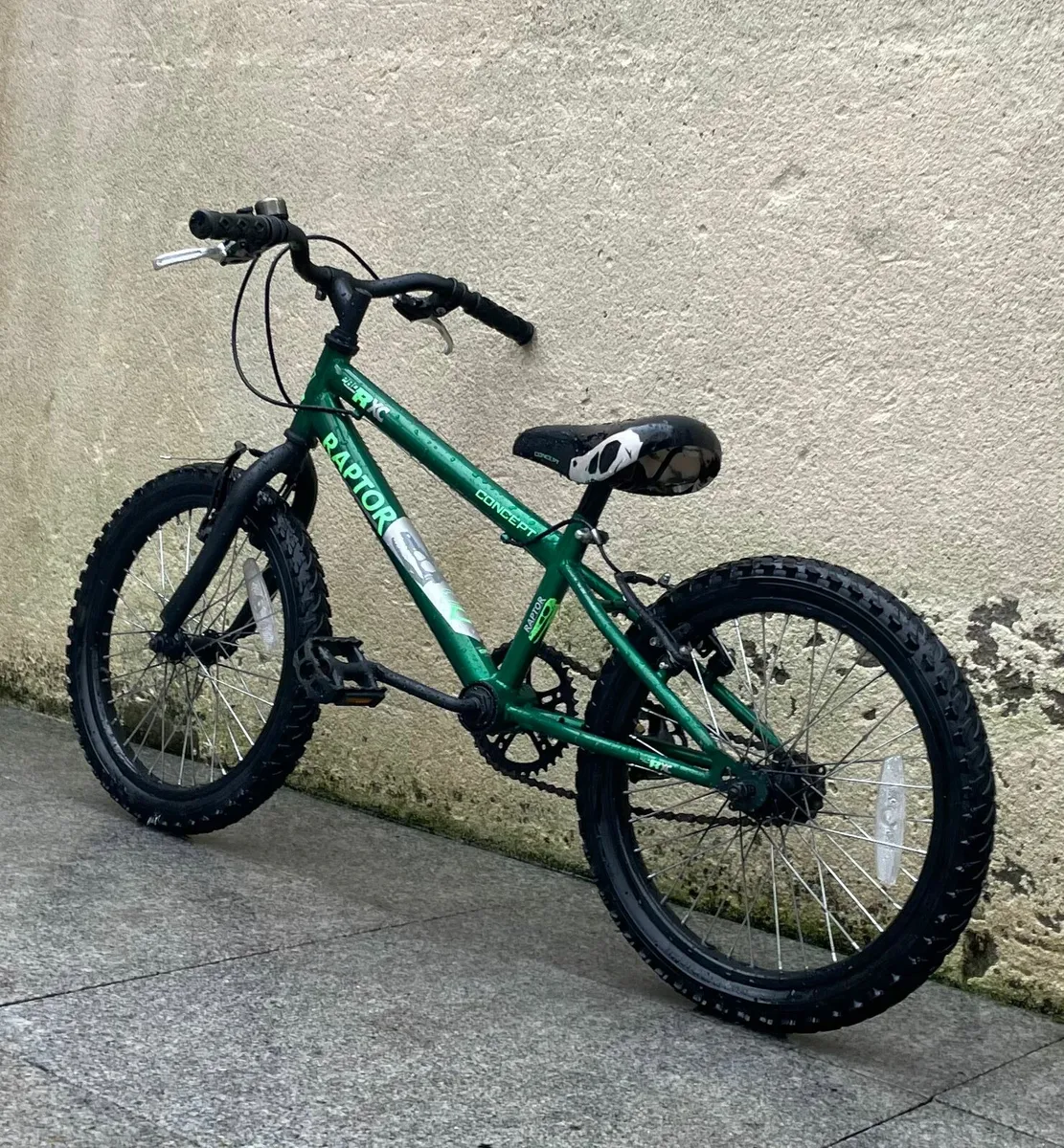 Apollo boys bicycle - Image 4